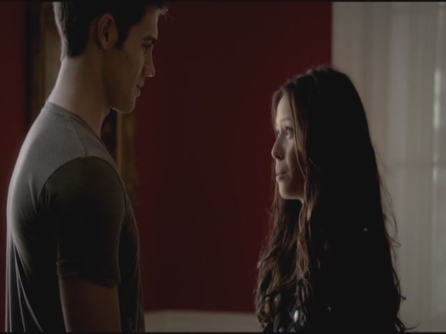 VampireDiariesWorld-dot-org-TVD_3x04DisturbingBehavior0804.jpg