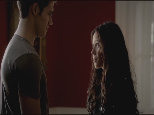 VampireDiariesWorld-dot-org-TVD_3x04DisturbingBehavior0805.jpg