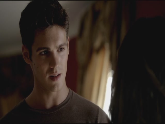 VampireDiariesWorld-dot-org-TVD_3x04DisturbingBehavior0818.jpg