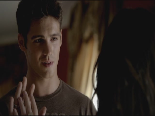 VampireDiariesWorld-dot-org-TVD_3x04DisturbingBehavior0834.jpg