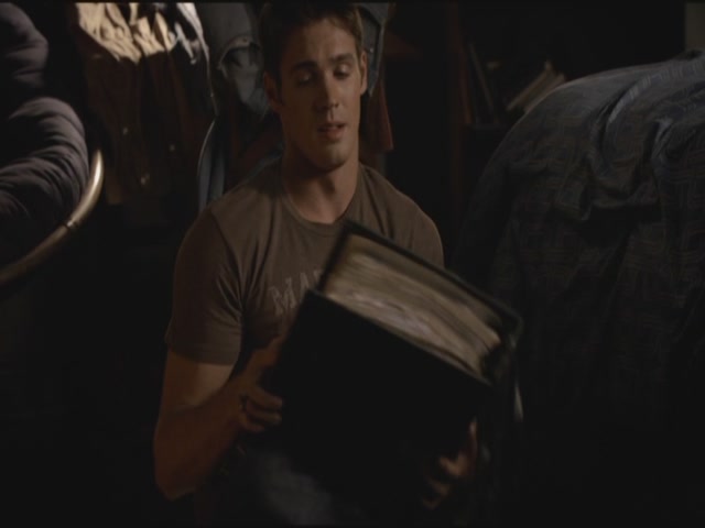 VampireDiariesWorld-dot-org-TVD_3x04DisturbingBehavior1062.jpg