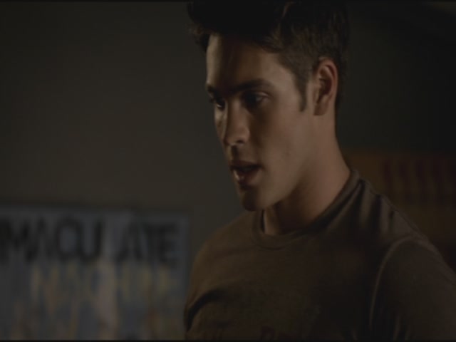 VampireDiariesWorld-dot-org-TVD_3x04DisturbingBehavior1080.jpg