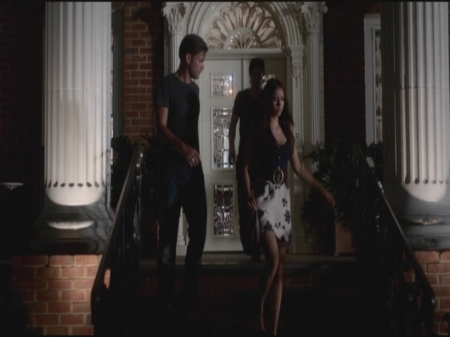 VampireDiariesWorld-dot-org-TVD_3x04DisturbingBehavior1188.jpg