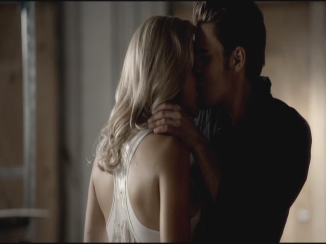 VampireDiariesWorld-dot-org-TVD_3x04DisturbingBehavior1792.jpg