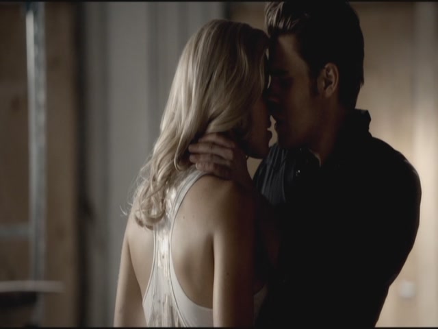 VampireDiariesWorld-dot-org-TVD_3x04DisturbingBehavior1793.jpg