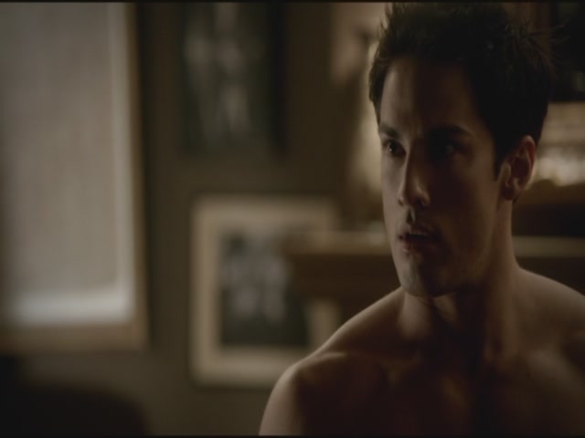 VampireDiariesWorld-dot-org-S3TVD_3x06SmellsLikeTeenSpirit1975.jpg