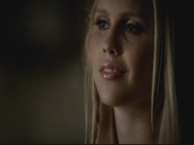 VampireDiariesWorld-dot-org-S3TVD_3x08OrdinaryPeople1111.jpg