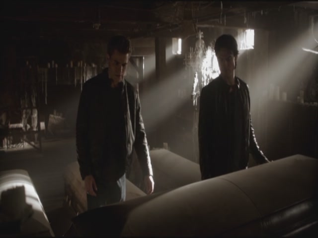 VampireDiariesWorld-dot-org-S3TVD_3x11OurTown0288.jpg