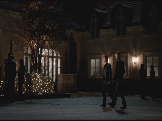 VampireDiariesWorld-dot-org-S3TVD_3x11OurTown0787.jpg