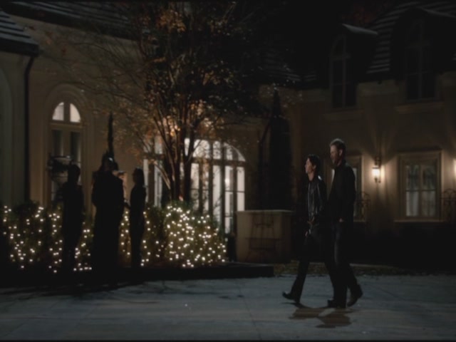 VampireDiariesWorld-dot-org-S3TVD_3x11OurTown0788.jpg