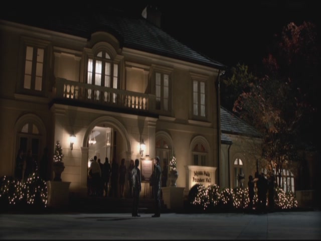 VampireDiariesWorld-dot-org-S3TVD_3x11OurTown0809.jpg