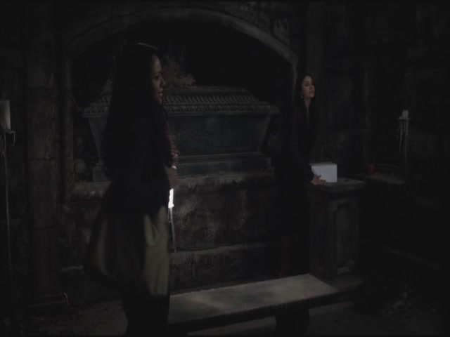 VampireDiariesWorld-dot-org-S3TVD_3x11OurTown0834.jpg