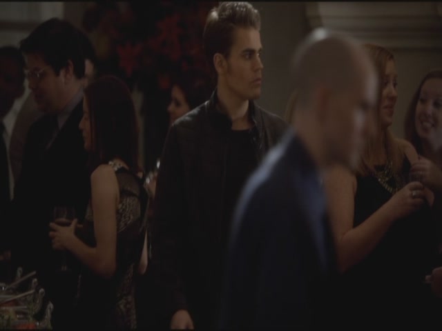 VampireDiariesWorld-dot-org-S3TVD_3x11OurTown1256.jpg