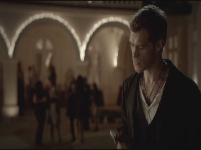 VampireDiariesWorld-dot-org-S3TVD_3x11OurTown1660.jpg