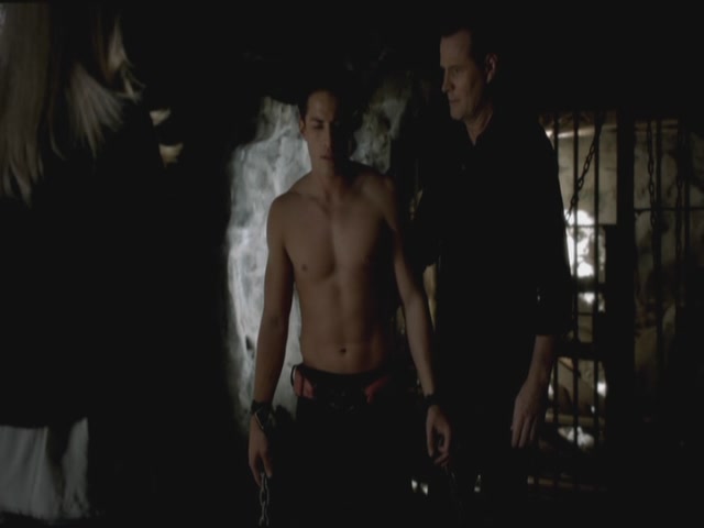 VampireDiariesWorld-dot-org-S3TVD_3x12TheTiesThatBind0768.jpg