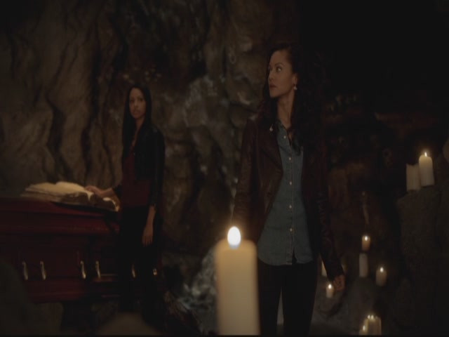 VampireDiariesWorld-dot-org-S3TVD_3x13BringingOutTheDead0554.jpg