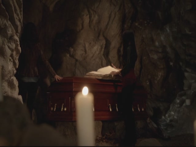 VampireDiariesWorld-dot-org-S3TVD_3x13BringingOutTheDead0570.jpg