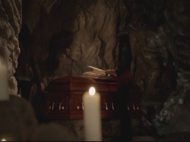 VampireDiariesWorld-dot-org-S3TVD_3x13BringingOutTheDead0571.jpg