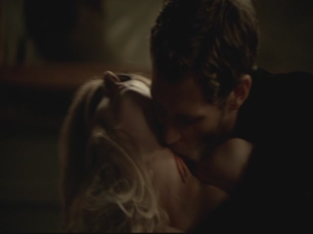 VampireDiariesWorld-dot-org-S3TVD_3x13BringingOutTheDead1611.jpg