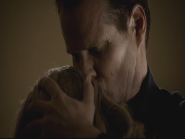 VampireDiariesWorld-dot-org-S3TVD_3x13BringingOutTheDead1909.jpg