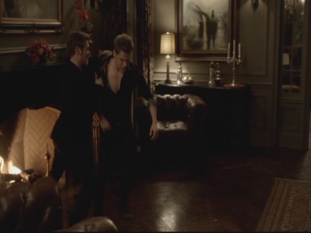 VampireDiariesWorld-dot-org-S3TVD_3x13BringingOutTheDead1913.jpg