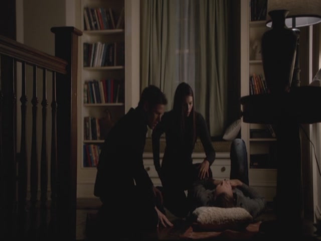 VampireDiariesWorld-dot-org-S3TVD_3x13BringingOutTheDead2120.jpg