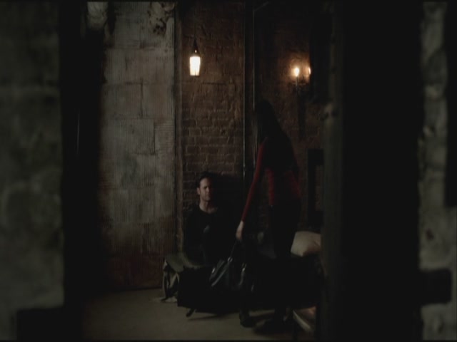 VampireDiariesWorld-dot-org-S3TVD_3x19HeartOfDarkness0020.jpg