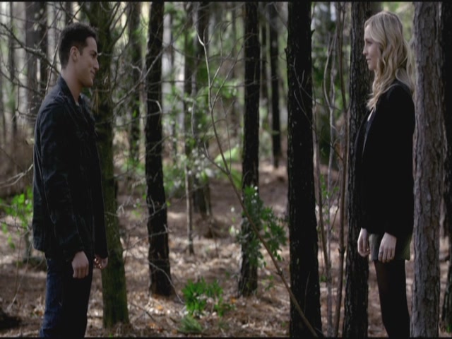 VampireDiariesWorld-dot-org-S3TVD_3x19HeartOfDarkness0607.jpg