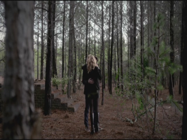 VampireDiariesWorld-dot-org-S3TVD_3x19HeartOfDarkness0611.jpg