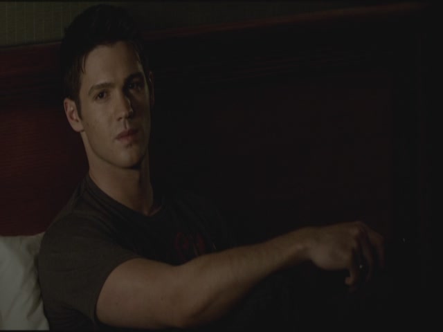 VampireDiariesWorld-dot-org-S3TVD_3x19HeartOfDarkness0983.jpg