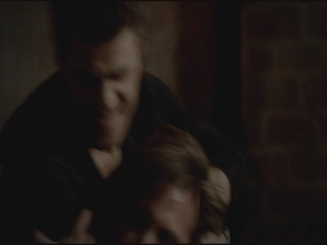 VampireDiariesWorld-dot-org-S3TVD_3x19HeartOfDarkness1807.jpg