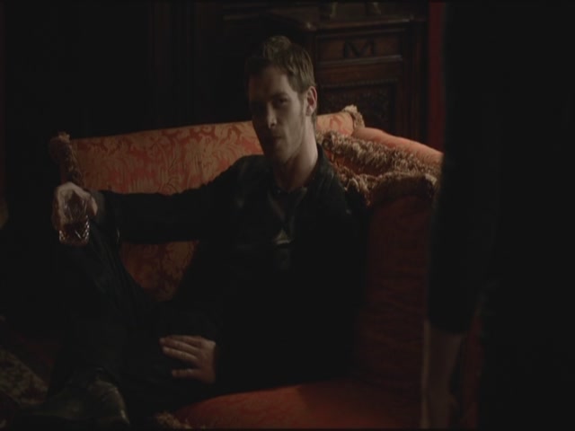 VampireDiariesWorld-dot-org-S3TVD_3x19HeartOfDarkness1970.jpg