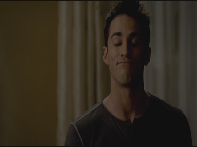 VampireDiariesWorld-dot-org-S3TVD_3x19HeartOfDarkness2107.jpg