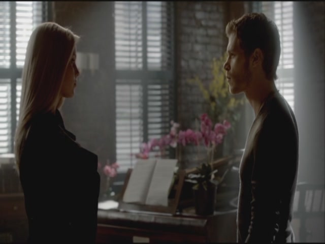 VampireDiariesWorld-dot-org-S3TVD_3x20DoNotGoGentle0055.jpg