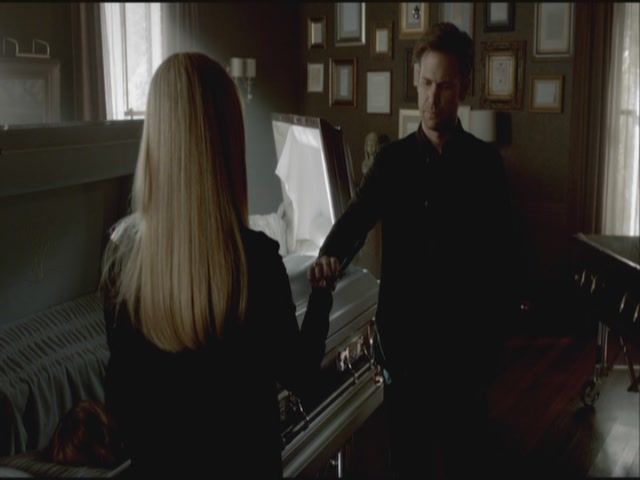 VampireDiariesWorld-dot-org-S3TVD_3x20DoNotGoGentle0132.jpg