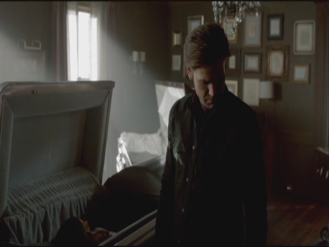 VampireDiariesWorld-dot-org-S3TVD_3x20DoNotGoGentle0142.jpg