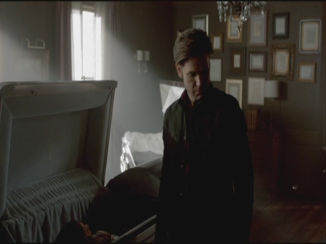 VampireDiariesWorld-dot-org-S3TVD_3x20DoNotGoGentle0144.jpg