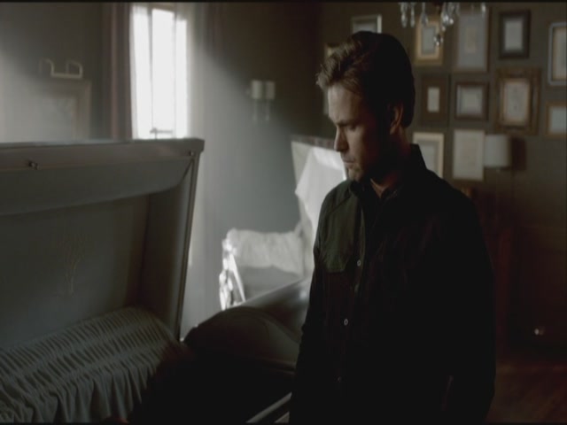 VampireDiariesWorld-dot-org-S3TVD_3x20DoNotGoGentle0147.jpg