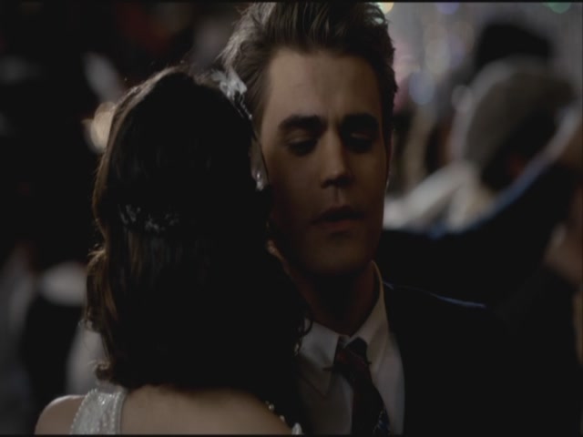 VampireDiariesWorld-dot-org-S3TVD_3x20DoNotGoGentle0615.jpg