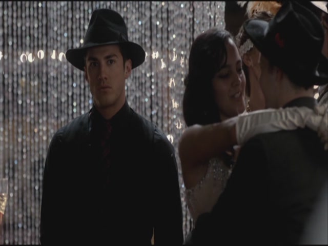 VampireDiariesWorld-dot-org-S3TVD_3x20DoNotGoGentle1043.jpg