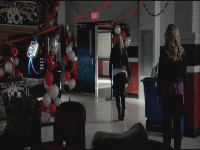 VampireDiariesWorld-dot-org-S3TVD_3x21BeforeSunset0125.jpg