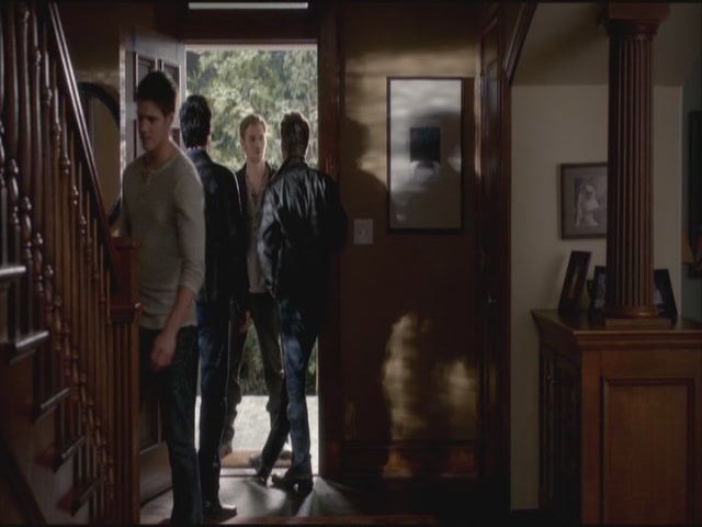 VampireDiariesWorld-dot-org-S3TVD_3x21BeforeSunset0416.jpg