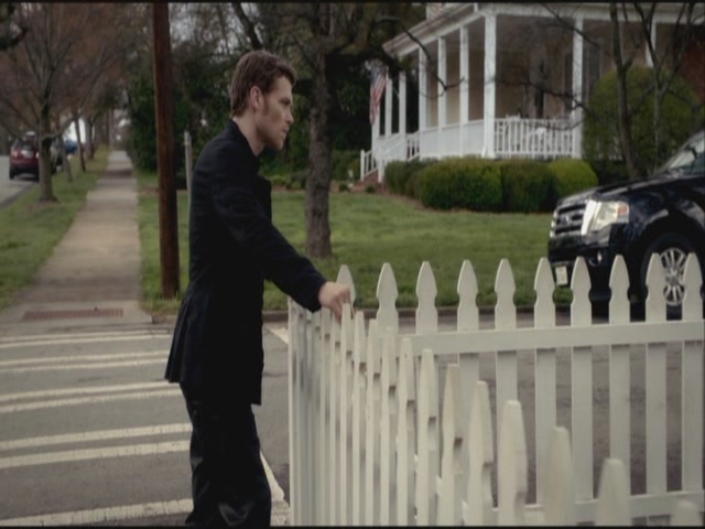 VampireDiariesWorld-dot-org-S3TVD_3x21BeforeSunset0569.jpg