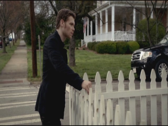 VampireDiariesWorld-dot-org-S3TVD_3x21BeforeSunset0570.jpg