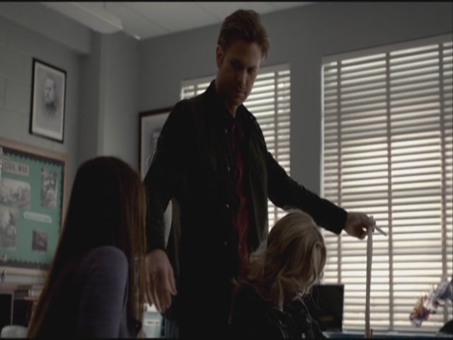 VampireDiariesWorld-dot-org-S3TVD_3x21BeforeSunset0705.jpg