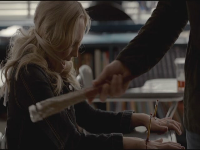 VampireDiariesWorld-dot-org-S3TVD_3x21BeforeSunset0727.jpg