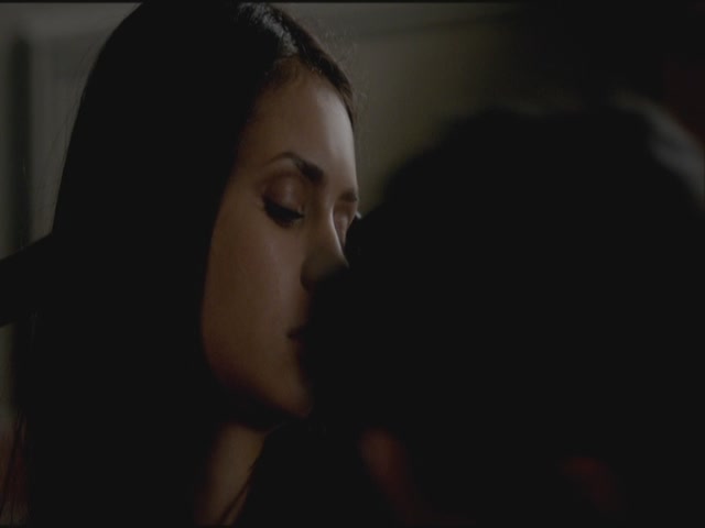 VampireDiariesWorld-dot-org-S3TVD_3x21BeforeSunset1555.jpg