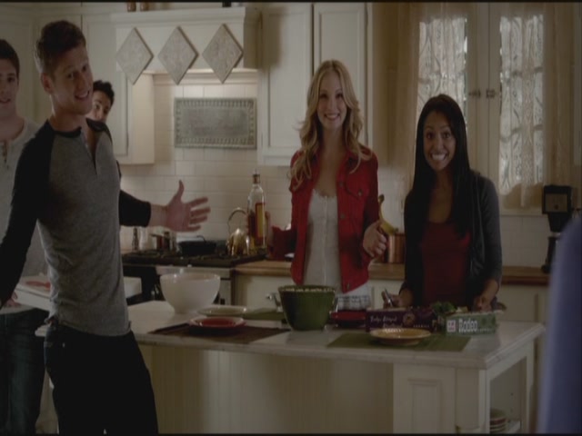 VampireDiariesWorld-dot-org-S3TVD_3x21BeforeSunset1884.jpg