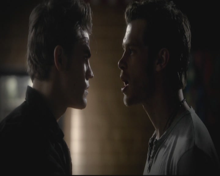 VampireDiariesWorld-dot-org-S3-StefansDescentIntoDarkness0203.jpg