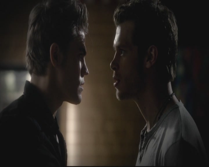 VampireDiariesWorld-dot-org-S3-StefansDescentIntoDarkness0204.jpg